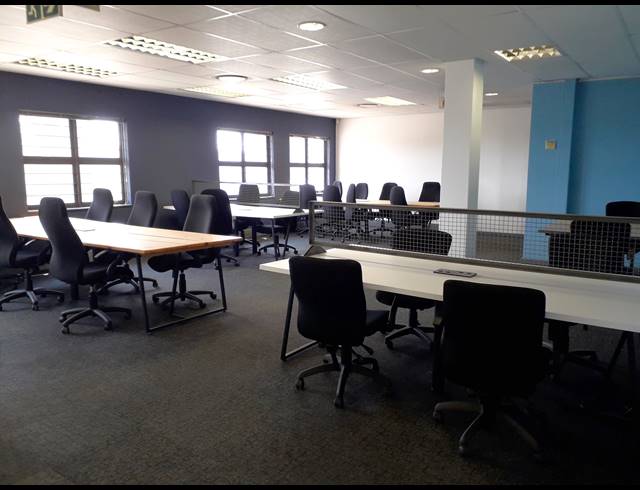 2,562M² OFFICE TO LET IN IRENE